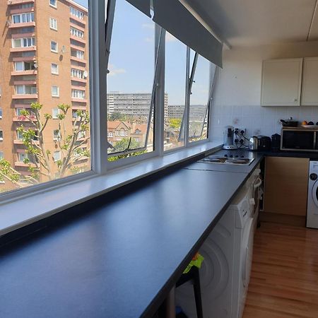 Double Room In Private Apartment Лондон Екстериор снимка