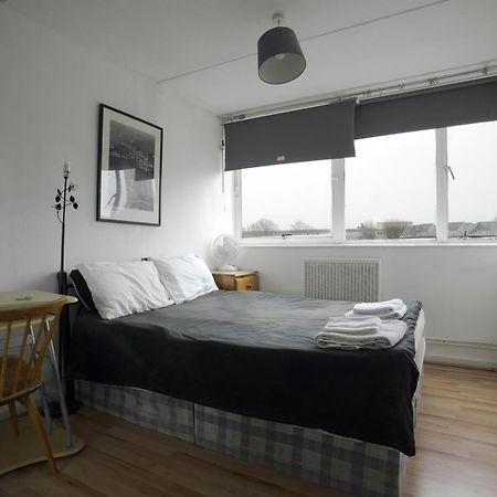 Double Room In Private Apartment Лондон Екстериор снимка