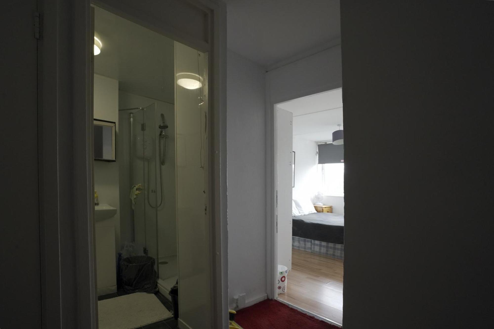 Double Room In Private Apartment Лондон Екстериор снимка
