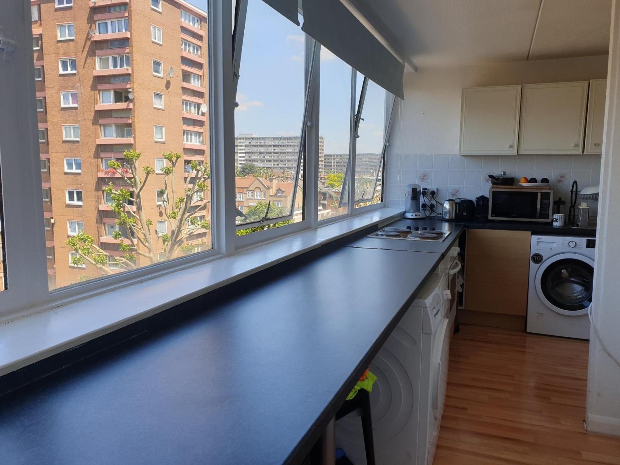 Double Room In Private Apartment Лондон Екстериор снимка