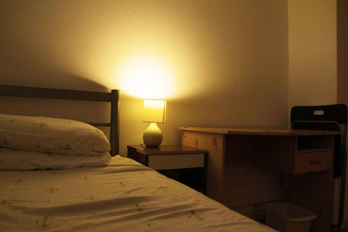 Double Room In Private Apartment Лондон Екстериор снимка